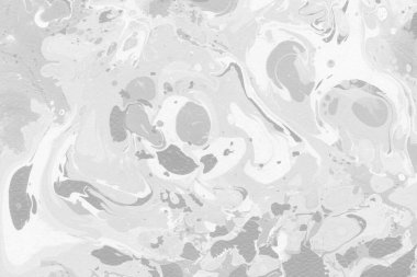 Gümüş rengi gri mermer arka planda boya lekeleri