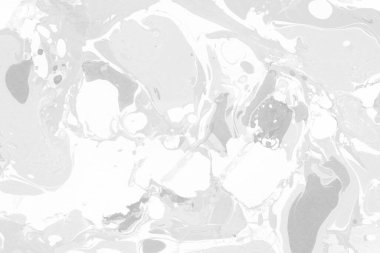 Gümüş rengi gri mermer arka planda boya lekeleri