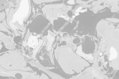 Gümüş rengi gri mermer arka planda boya lekeleri