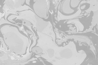 Gümüş rengi gri mermer arka planda boya lekeleri