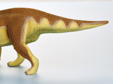 Beyaz arka planda izole dinozor