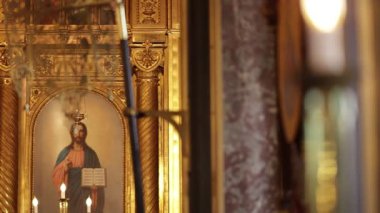 İstanbul 'daki Aziz Stephen Ortodoks Kilisesi' ndeki Kutsal Simgeler. Türkiye