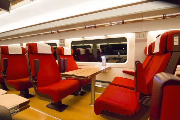 Wygodne siedzenia w pociągu pasażerskiego nowoczesne — Zdjęcie stockowe