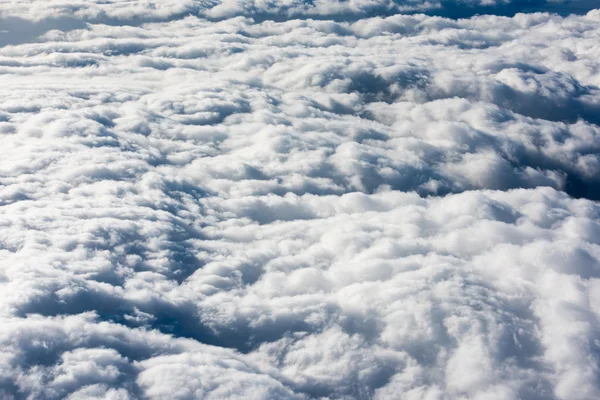 Nuvens no avião céu — Fotografia de Stock