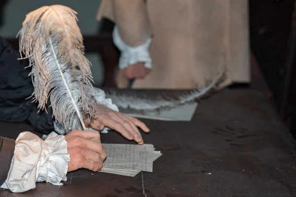 Написание письма шлейфом от руки — стоковое фото