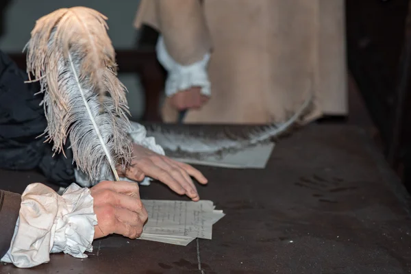 Hand writing a letter with a plume — Stock Photo, Image