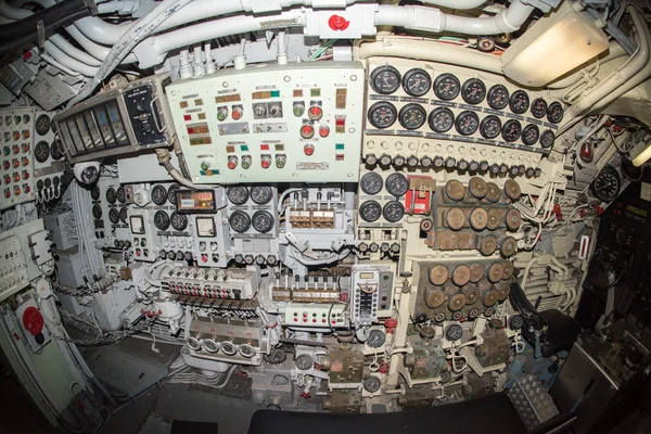 Внутренний вид комнаты управления подводной лодки — стоковое фото