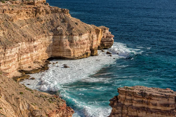 Kalbarri Batavia sahil uçurumlarda okyanus