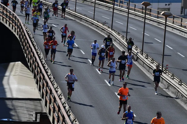 GENOA, ITALIA - 24 DE ABRIL DE 2016 - Maratón anual no competitivo — Foto de Stock