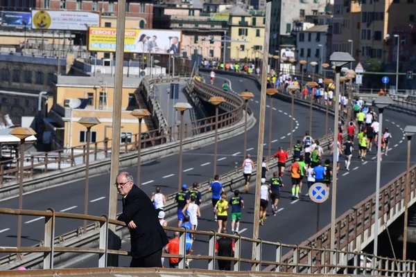ЖЕНОА, ИТАЛИЯ - 24 апреля 2016 года - Ежегодный неконкурентный марафон — стоковое фото