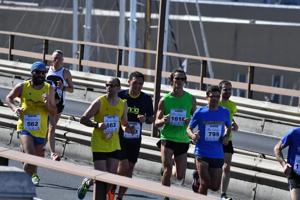GENOA, ITALIA - 24 DE ABRIL DE 2016 - Maratón anual no competitivo —  Fotos de Stock