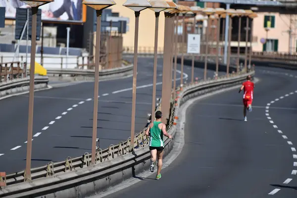 Genua, Italien - 24. April 2016 - jährlicher, nicht wettbewerbsfähiger Marathon — Stockfoto