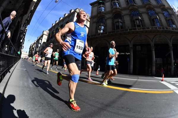 Genua, Italien - 24. April 2016 - jährlicher, nicht wettbewerbsfähiger Marathon — Stockfoto