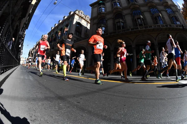 Genoa, İtalya - Nisan, 24 2016 - yıllık sigara rekabetçi Maratonu