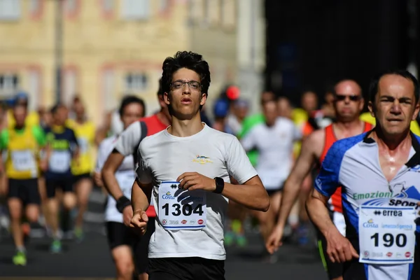 Genoa, İtalya - Nisan, 24 2016 - yıllık sigara rekabetçi Maratonu — Stok fotoğraf