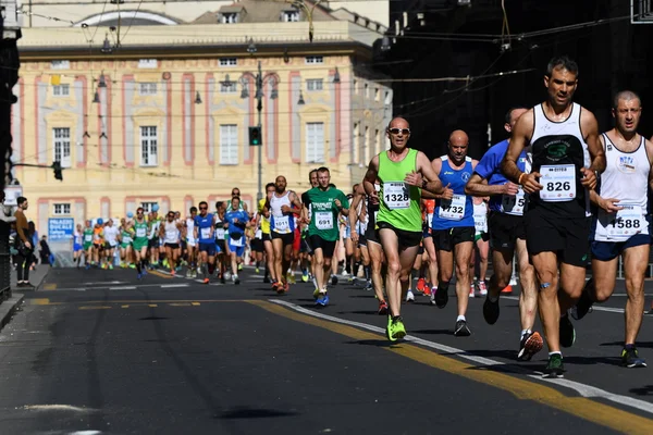 Genua, Italien - 24. April 2016 - jährlicher, nicht wettbewerbsfähiger Marathon — Stockfoto