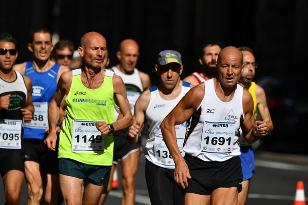 Genua, Italien - 24. April 2016 - jährlicher, nicht wettbewerbsfähiger Marathon — Stockfoto