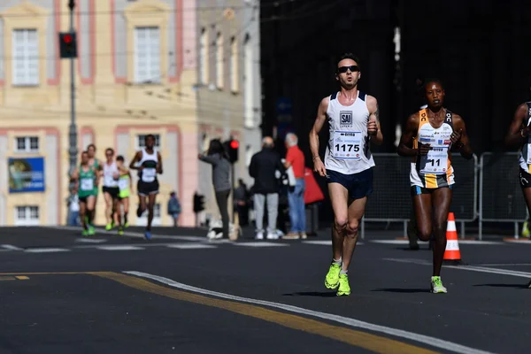 Genoa, İtalya - Nisan, 24 2016 - yıllık sigara rekabetçi Maratonu