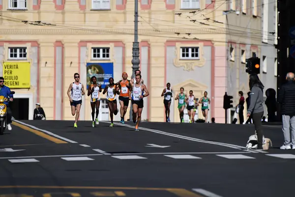 GENOA, ITALIA - 24 DE ABRIL DE 2016 - Maratón anual no competitivo —  Fotos de Stock