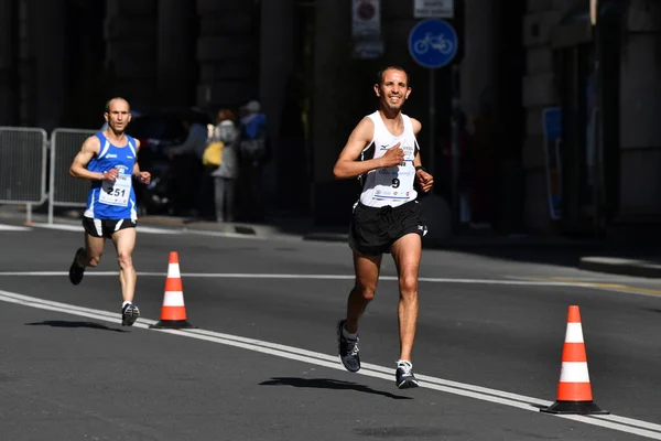 Genua, Italien - 24. April 2016 - jährlicher, nicht wettbewerbsfähiger Marathon — Stockfoto