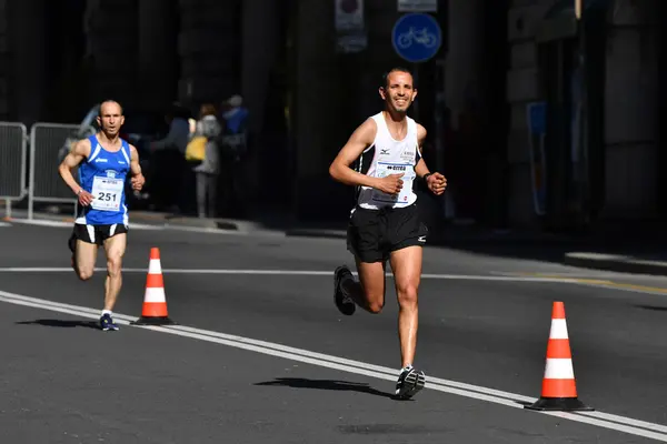 Genua, Italien - 24. April 2016 - jährlicher, nicht wettbewerbsfähiger Marathon — Stockfoto