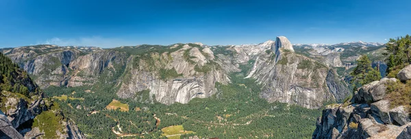 Parco della valle dello yosemite mezzo paesaggio della cupola — Foto Stock