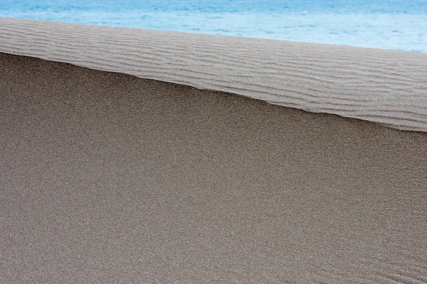 Sanddünen in der Nähe des Meeresstrandes — Stockfoto