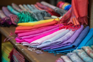 Farklı renk kumaş Eşarp İpek