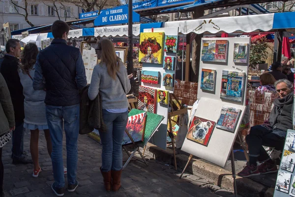 Paris, france - 1. mai 2016 - künstler und tourist in montmartre — Stockfoto