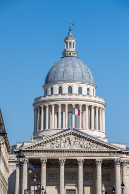 Paris pantheon capitol Fransız bayrağı ile