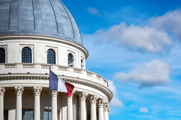 Hauptstadt des Pariser Pantheons mit französischer Flagge — Stockfoto
