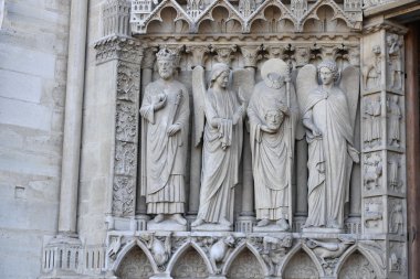 Notre dame cephe heykel Detay