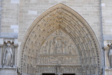 Notre dame cephe heykel Detay