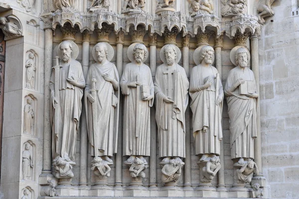 Notre dame fachada estátua detalhe — Fotografia de Stock