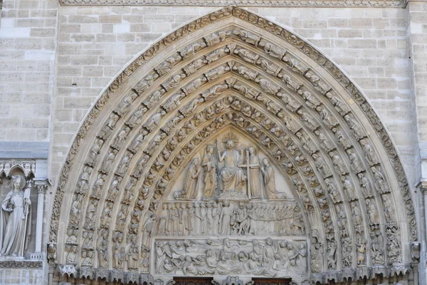 Notre dame cephe heykel Detay