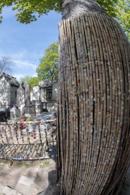 Paris, Fransa - 2 Mayıs 2016: Jim Morrison Pere-Lachaise mezarlığı mezarda