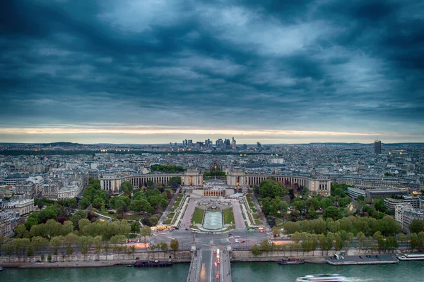 Paris nattvisning från tour eiffel — Stockfoto