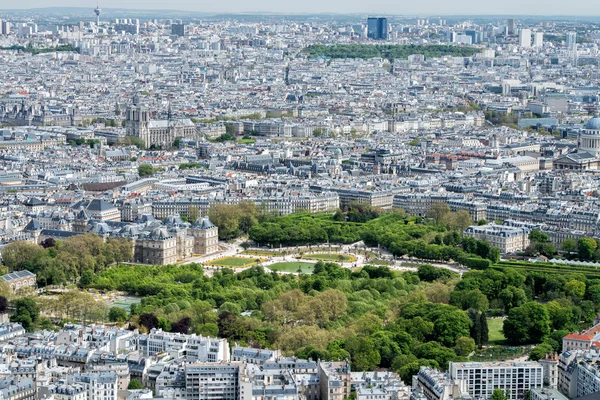 Widok z lotu ptaka słoneczny błękitne niebo Paris — Zdjęcie stockowe