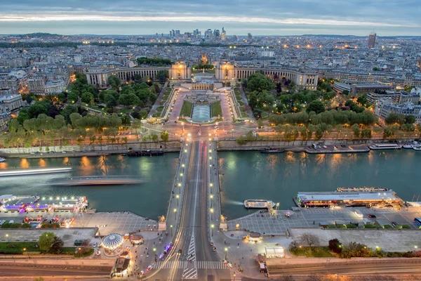 Paris gece görünümünden tour eiffel — Stok fotoğraf