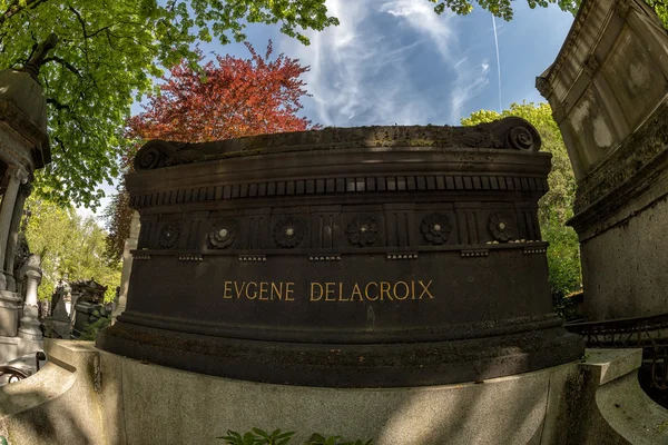 PARIGI, FRANCIA - 2 MAGGIO 2016: Eugene Delacroix, fondatore dell'omeopatia nel cimitero di Pere-Lachaise — Foto Stock