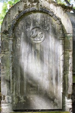 Paris, Fransa - 2 Mayıs 2016: eski mezarlar Pere-Lachaise mezarlığı