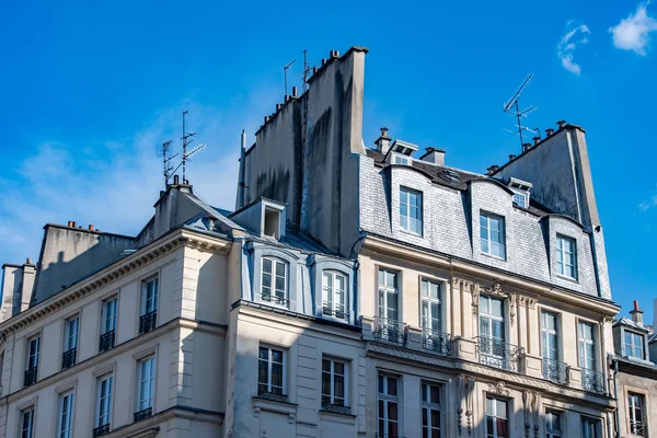 Toits paris et vue sur la ville du bâtiment — Photo