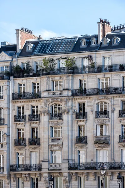 Toits paris et vue sur la ville du bâtiment — Photo