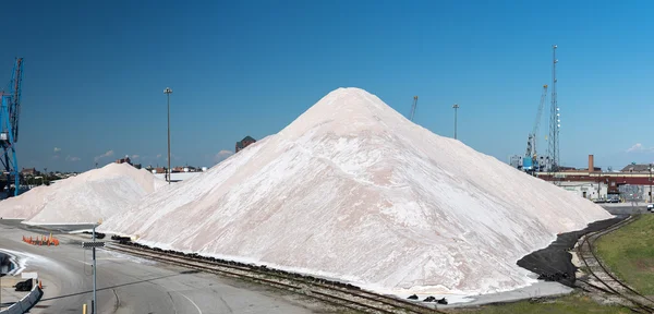 Salt factory in usa on sunny day — Stock Photo, Image