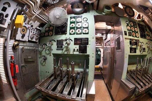 BALTIMORE, EUA - 21 DE JUNHO DE 2016 - no interior do submarino da Segunda Guerra Mundial da TORSK — Fotografia de Stock