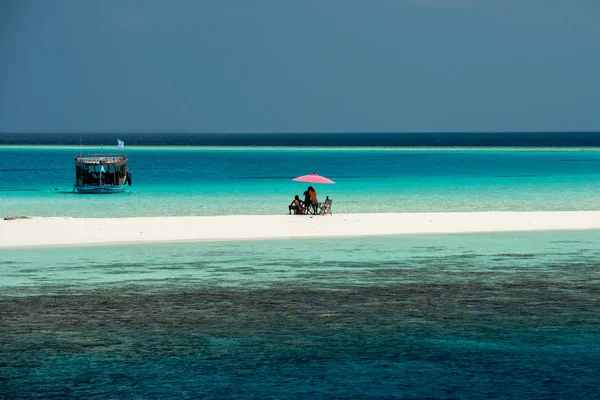 Maldives white sandy beach tropical paradise landscape — Stock Photo, Image