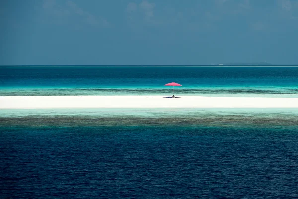 Мальдивы белый песчаный пляж тропический рай пейзаж — стоковое фото