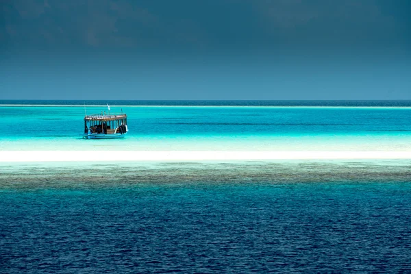 Malediven weißer Sandstrand tropisches Paradies Landschaft — Stockfoto