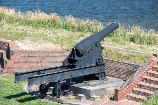 Cannon at fort mchenry baltimore usa flag — Stock Photo, Image