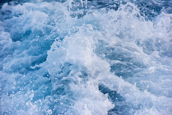 Blue sea wave abstrakt bakgrund detalj nära — Stockfoto
